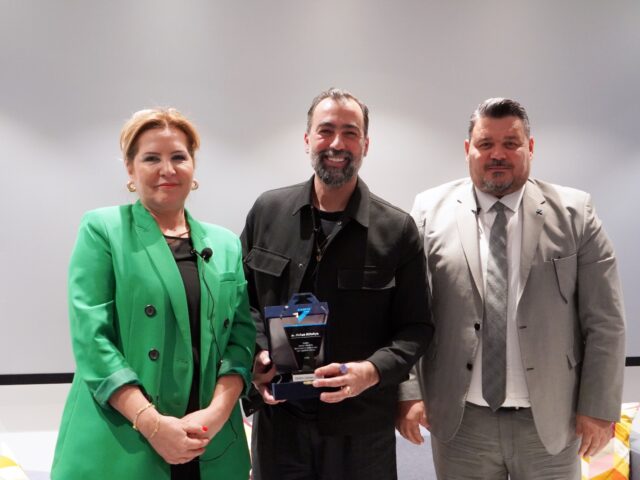 ÜNLÜ İÇ MİMAR HAKAN KÜTAHYA, DAIKIN UZMAN GÜNÜ’NÜN KONUĞUYDU