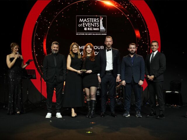 Mercedes-Benz Türk’ün Sağlık Bakım Tırı Projesine “En İyi Roadshow” Ödülü