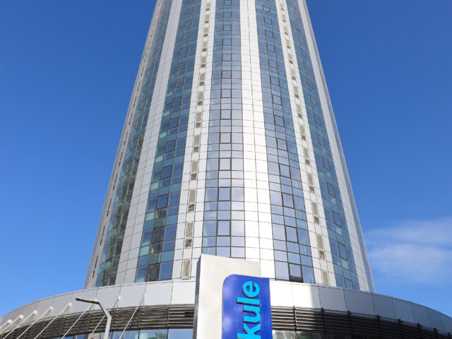 İŞ DÜNYASININ PRESTİJLİ ADRESİ KRİSTAL KULE’DE TESLİMLER BAŞLADI