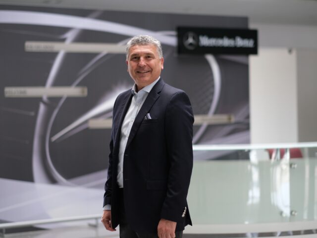 Mercedes-Benz Türk’te 40 Yıla Yaklaşan Adanmışlık, Türk Sanayisine Kalıcı Katkı: Türk Otomotiv Sanayisinin Duayen İsimlerinden Süer Sülün Emekliliğe Hazırlanıyor