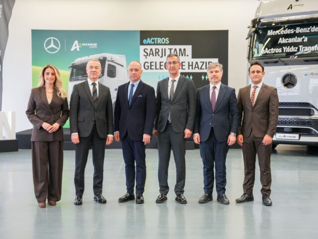 Mercedes-Benz Türk’ten Akcan Holding’e Mercedes-Benz eActros 600 ve eActros 300 Teslimatı