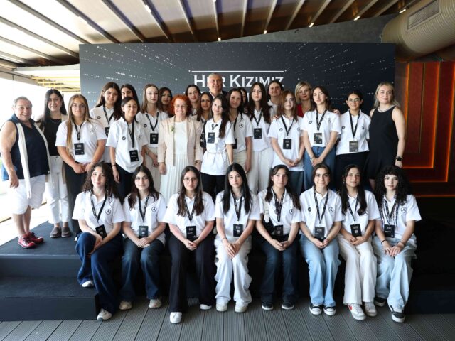 22 yılda 7 bini aşkın kız öğrenciye destek olan “Her Kızımız Bir Yıldız” programı hız kesmeden devam ediyor