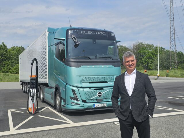 Volvo Trucks, 700 km Menzile Ulaşabilen Elektrikli Çekici ve Kamyonlarını Tanıttı!