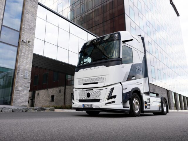 Volvo Trucks, 100. Yılını Özel Seri FH ve FH16 Modelleriyle Kutluyor!